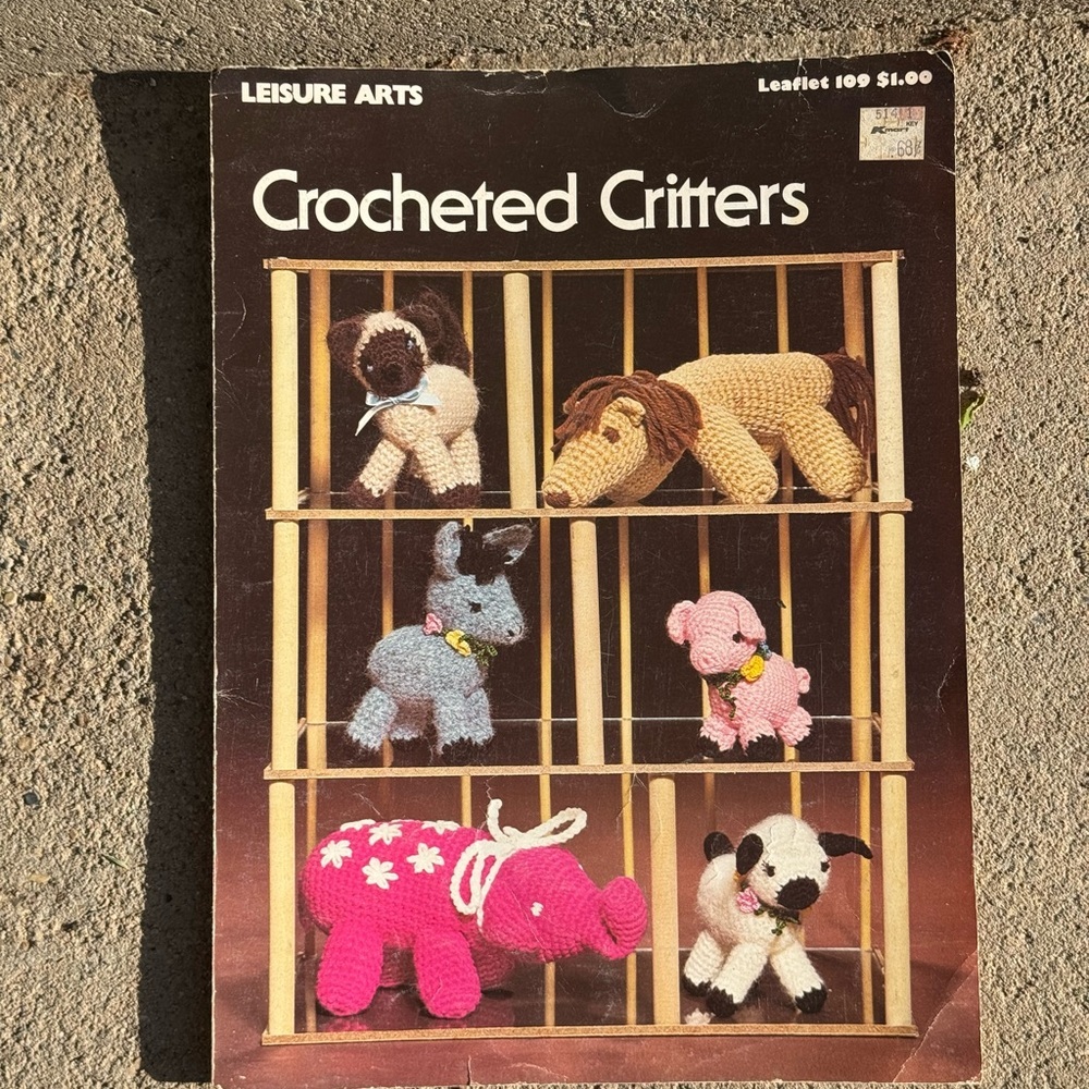 Leisure Arts Crocheted‎ Critters Leaflet